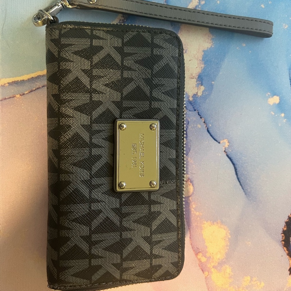 Michael Kors Jet Set Travel Large Phone Case Wristlet Wallet